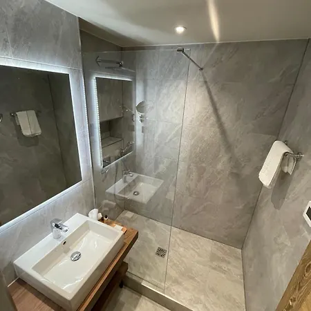 Spacious Ski-in Ski-out 4-6 Pax, 161 Sources De Marie Arc 1950 Apartment